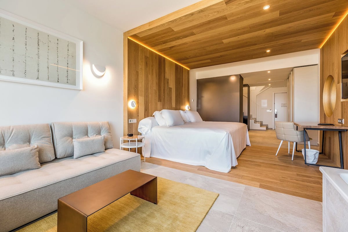 高級寢具、迷你吧、客房內保險箱、遮光布/窗簾