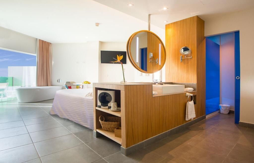 Ropa de cama de alta calidad y minibar 