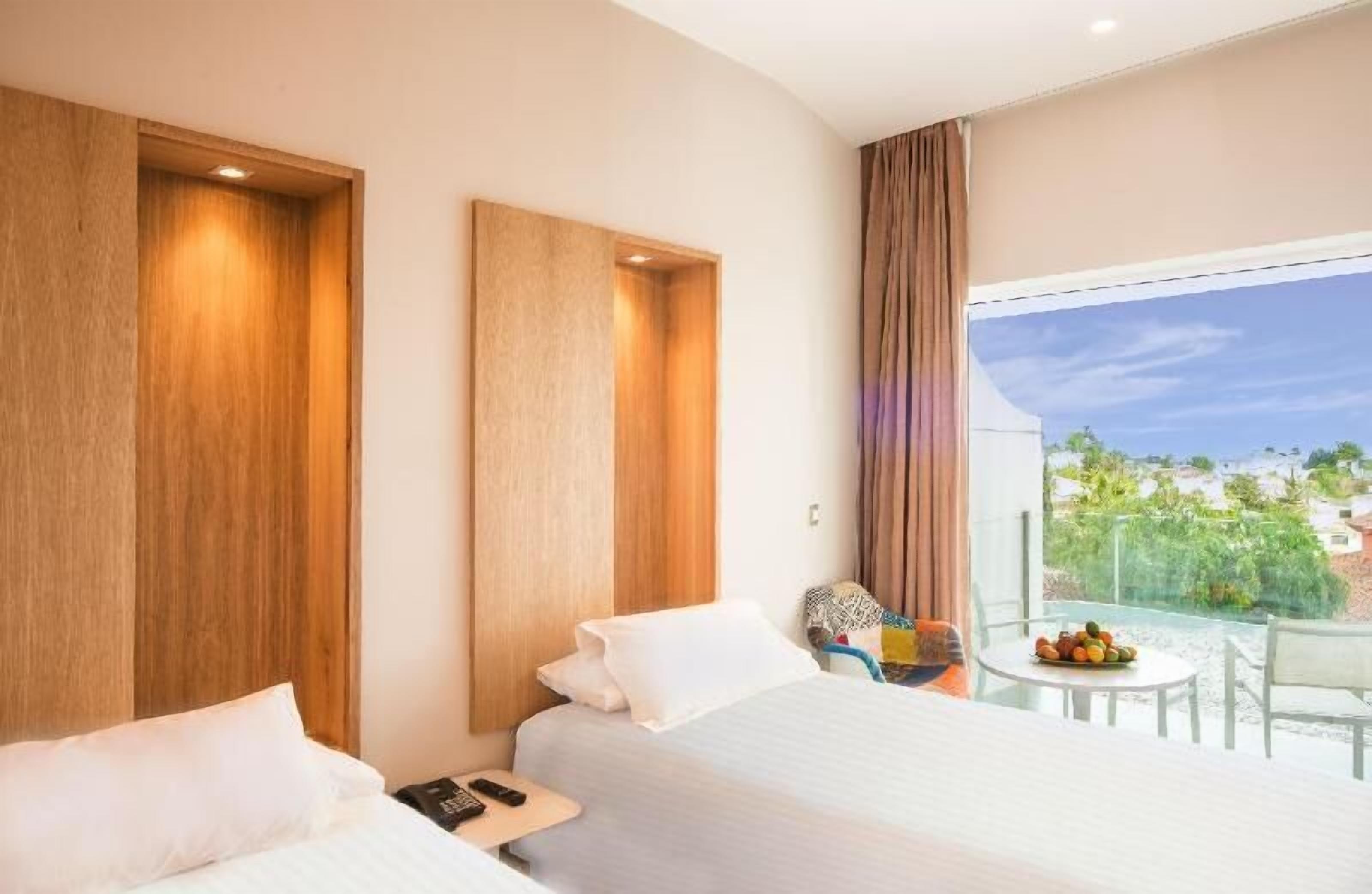 Ropa de cama de alta calidad y minibar 