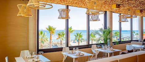 10 restaurants; breakfast, lunch, dinner, and brunch served