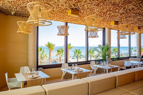 10 restaurantes; se sirven desayunos, almuerzos, cenas y brunches