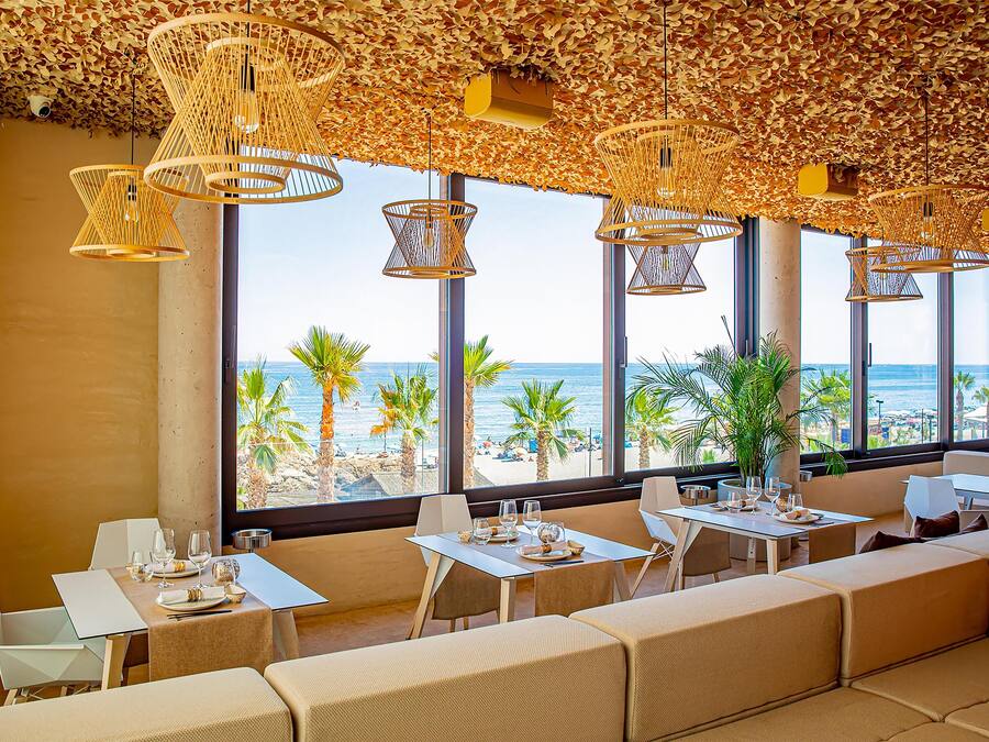 10 restaurants; breakfast, lunch, dinner, and brunch served
