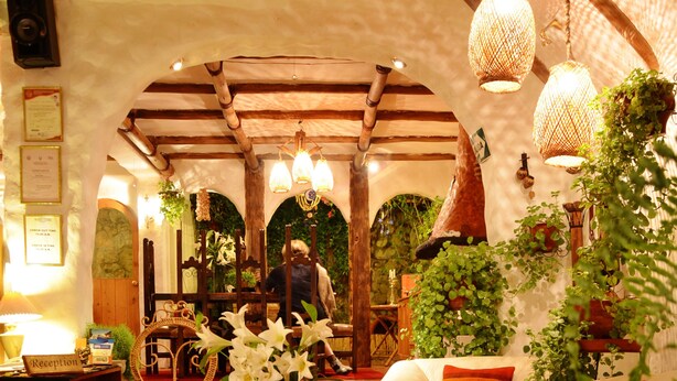 Lobby sitting area - Hostal Madre Tierra (Cusco)