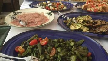 Free daily buffet breakfast