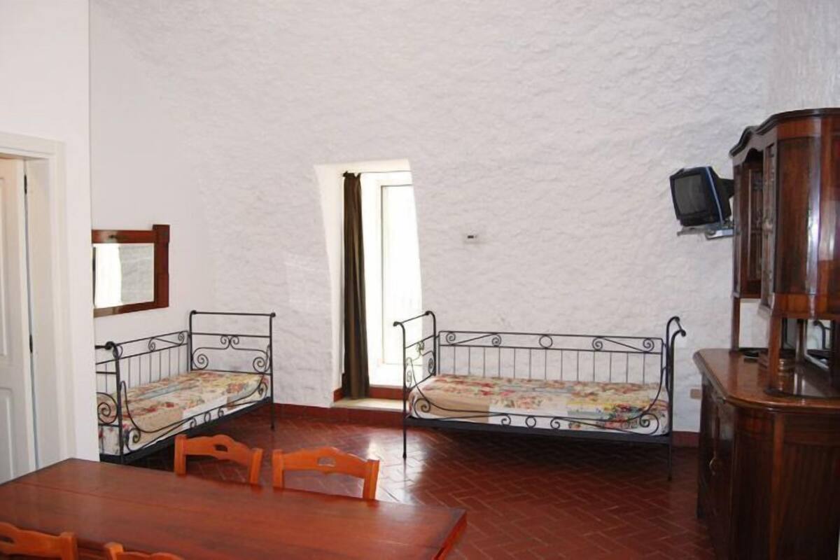 Studio | Ruang tamu | TV