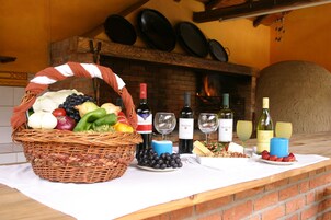 Breakfast, lunch, dinner served; garden views