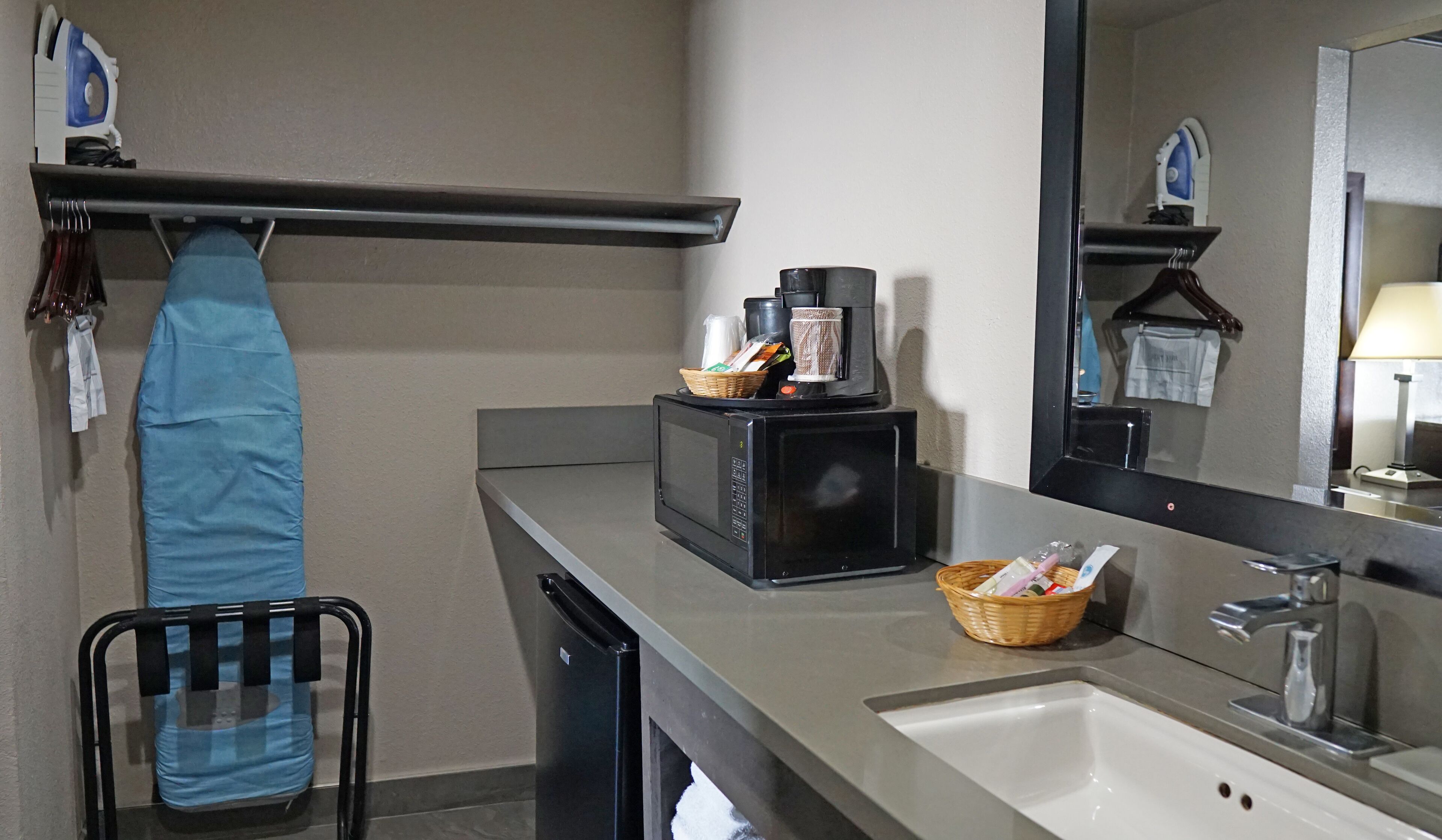 Desk, iron/ironing board, free WiFi, wheelchair access