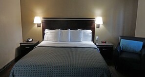 Desk, iron/ironing board, free WiFi, wheelchair access - Hawthorne Plaza Inn (Hawthorne)