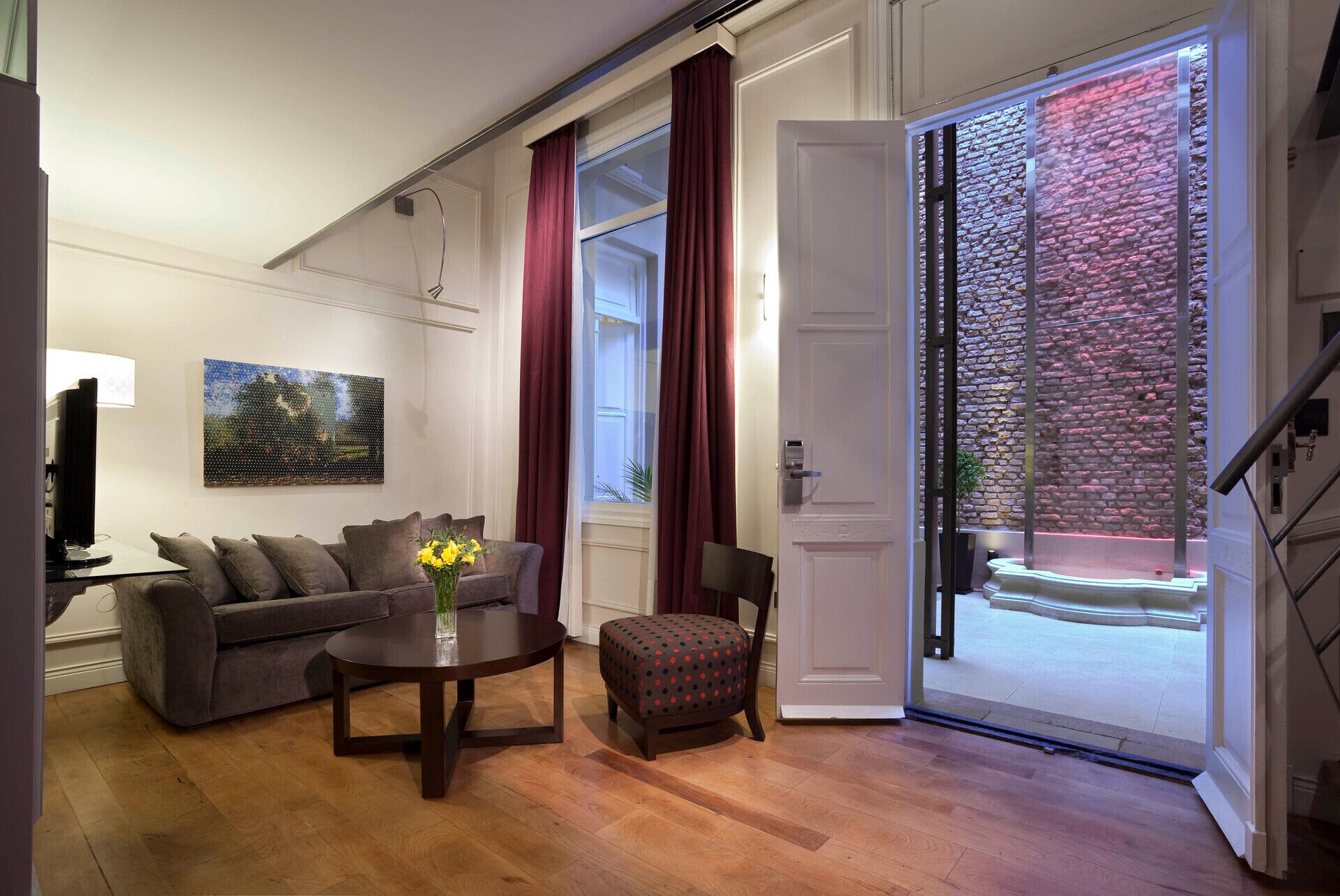 Living room | LED TV, DVD player, pay movies, offices