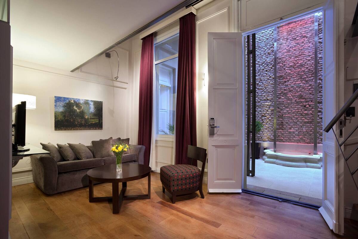 Living room | LED TV, DVD player, pay movies, offices