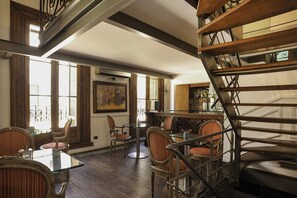 Superior Suite | Living area