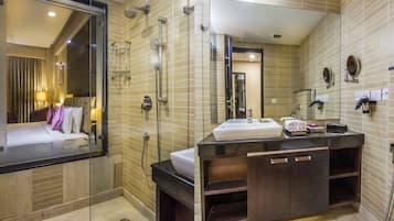 Douche, articles de toilette gratuits, serviettes fournies