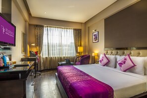 Luxe beddengoed, een minibar, een kluis op de kamer, een bureau