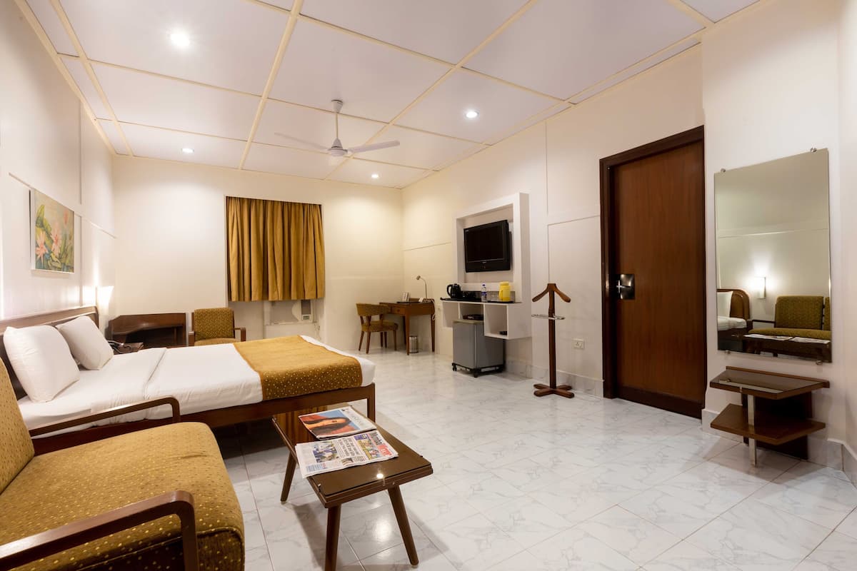Deluxe Room | Premium bedding, memory-foam beds, in-room safe, desk