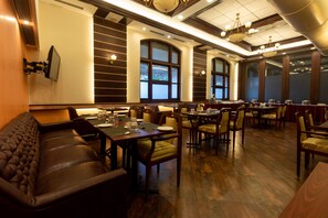 Breakfast, lunch, dinner served; local and international cuisine  - Grand Hotel (Mumbai)