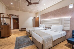 Executive Oda | Kaliteli yatak takımı, memory foam (visko elastik) yatak, odada kasa 