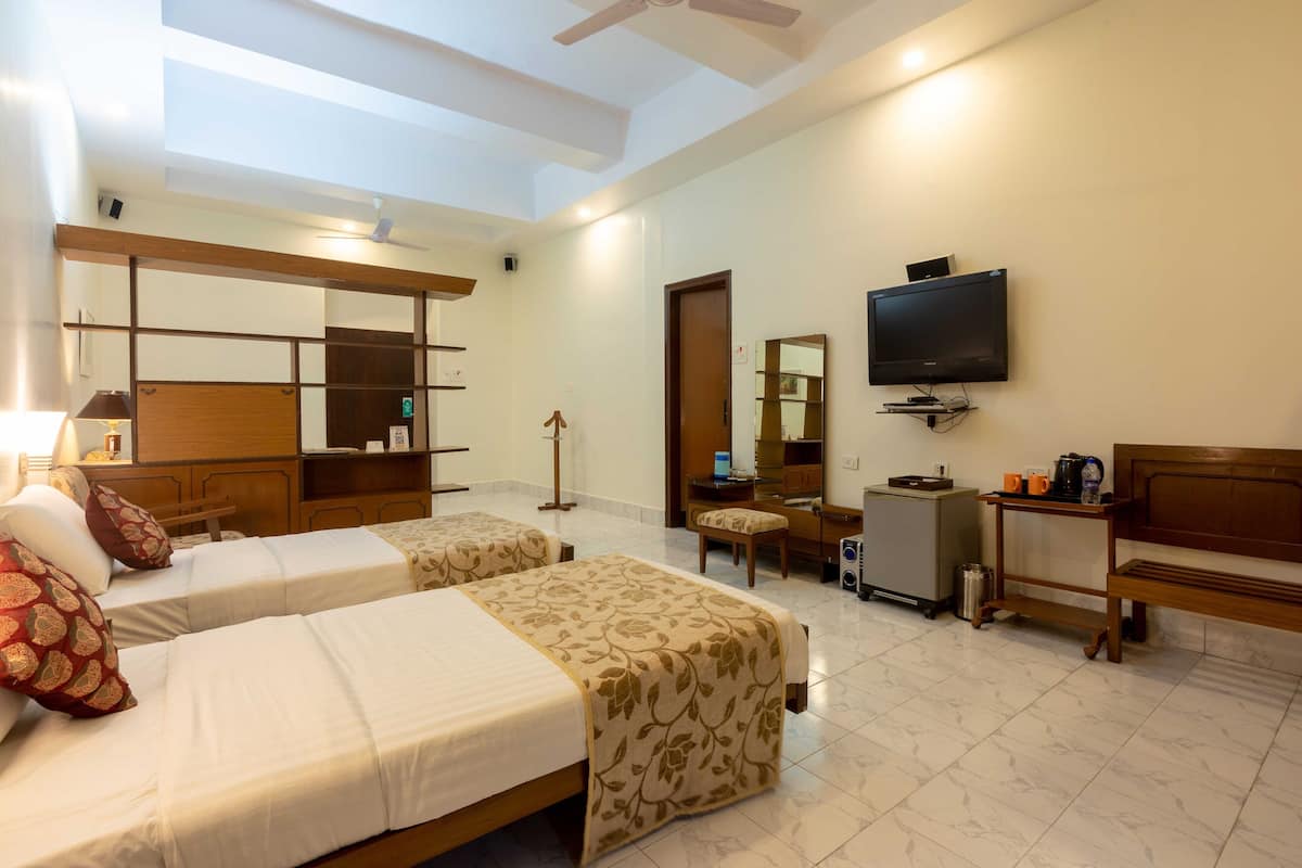 Semi Suite | Premium bedding, memory-foam beds, in-room safe, desk