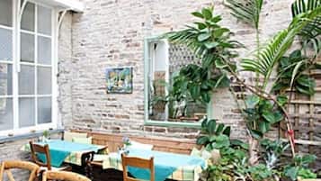 Tempat makan luar