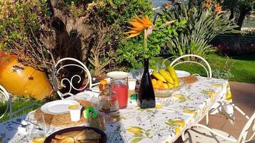 Free daily full breakfast