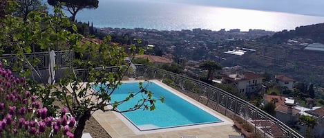 Alberca al aire libre por temporada