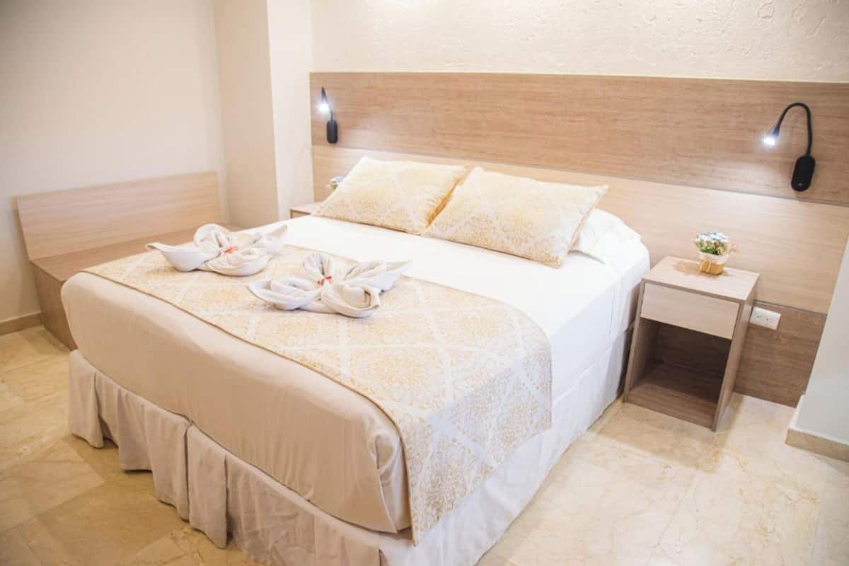 Habitación doble superior | 1 habitación, minibar, caja de seguridad en la habitación y escritorio