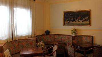 19-Zoll-Fernseher mit Satellitenempfang, Pay-TV