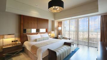 Suite Deluks, pemandangan laut (VIP) | Minibar, brankas, meja kerja, dan kedap suara