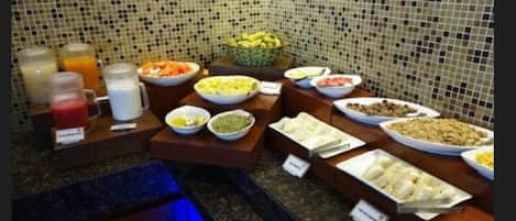 Daily buffet breakfast (INR 400 per person)