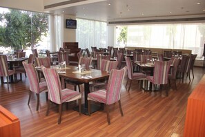 Local and international cuisine - The Aures (Chhatrapati Sambhajinagar)