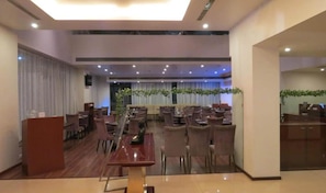 Restaurant - The Aures (Chhatrapati Sambhajinagar)