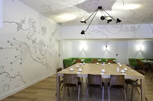 Petit déjeuner buffet (18 EUR par personne)