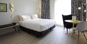 Premium bedding, down duvets, minibar, in-room safe - Hotel Vincci Bit (Barcelona)