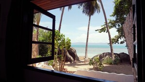 Superior Room | Premium bedding, minibar, in-room safe, blackout drapes - The Bay Resort & Restaurant (Ko Pha-ngan)