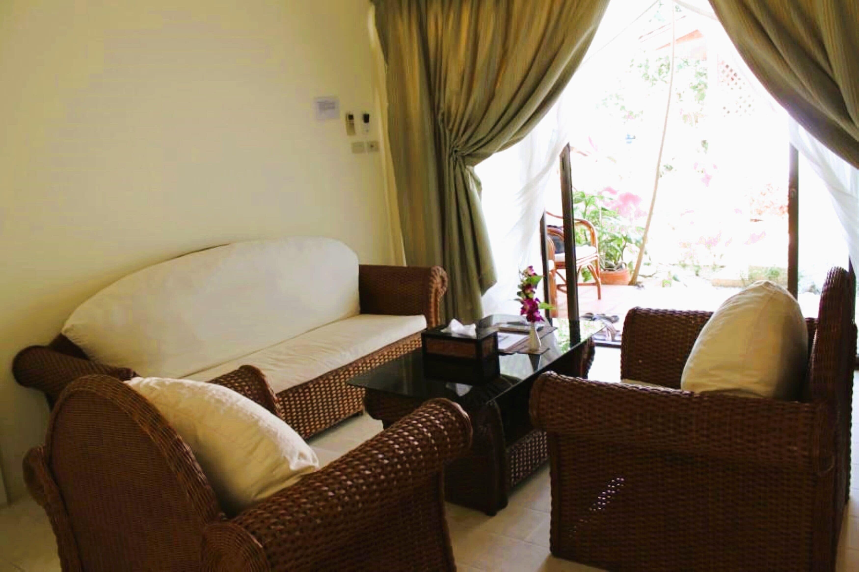 room, 2 bedrooms, beachside | living area