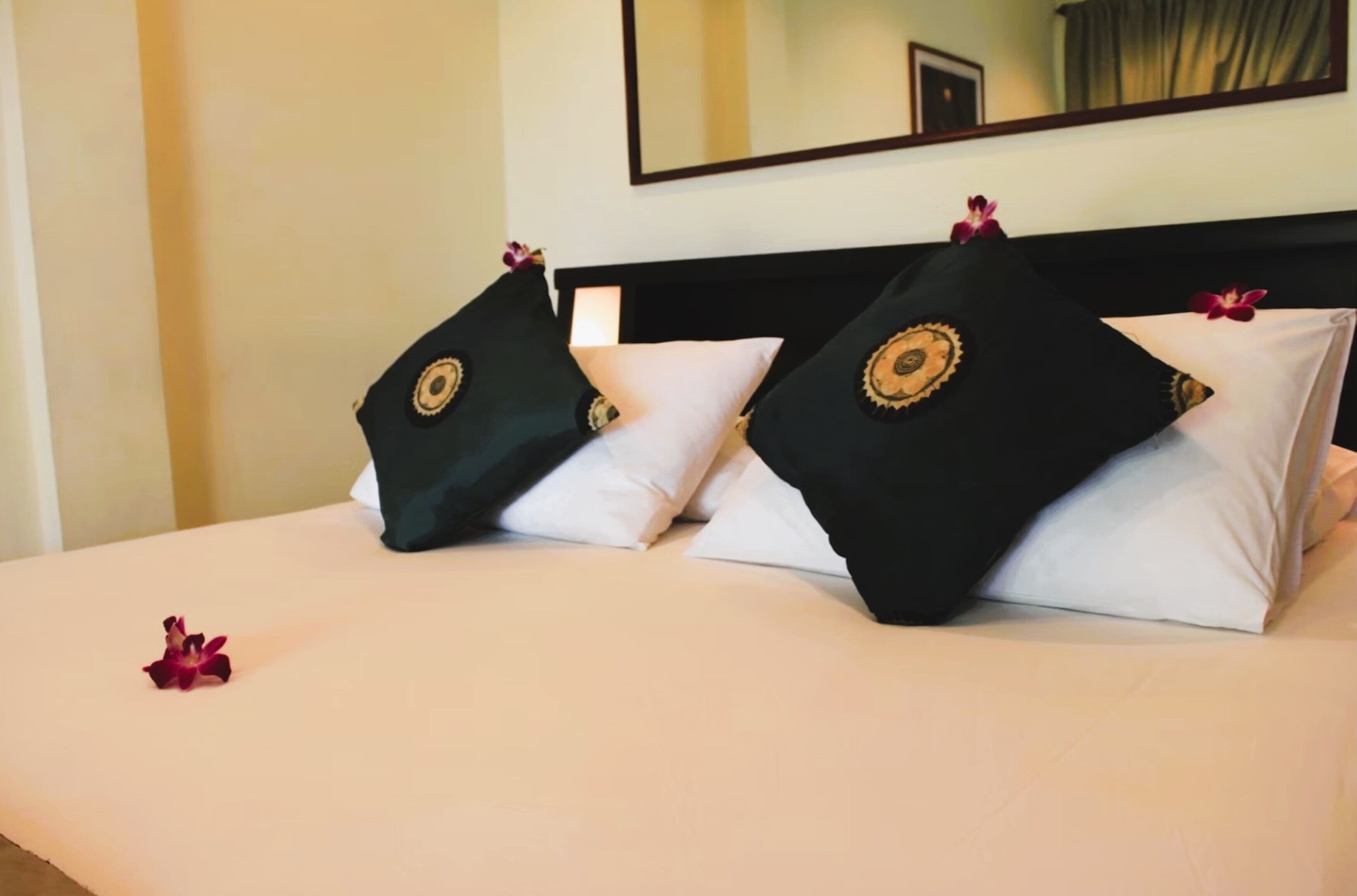 room, 1 king bed, beachside | 1 bedroom, premium bedding, select comfort beds, minibar