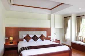 Superior Room, 1 Queen Bed | Premium bedding, minibar, in-room safe, individually furnished