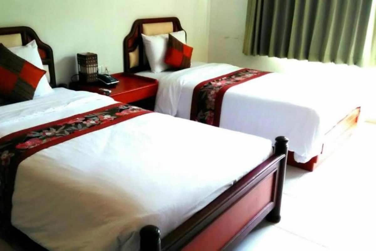 Standard Room, 2 Twin Beds | Premium bedding, minibar, in-room safe, individually furnished