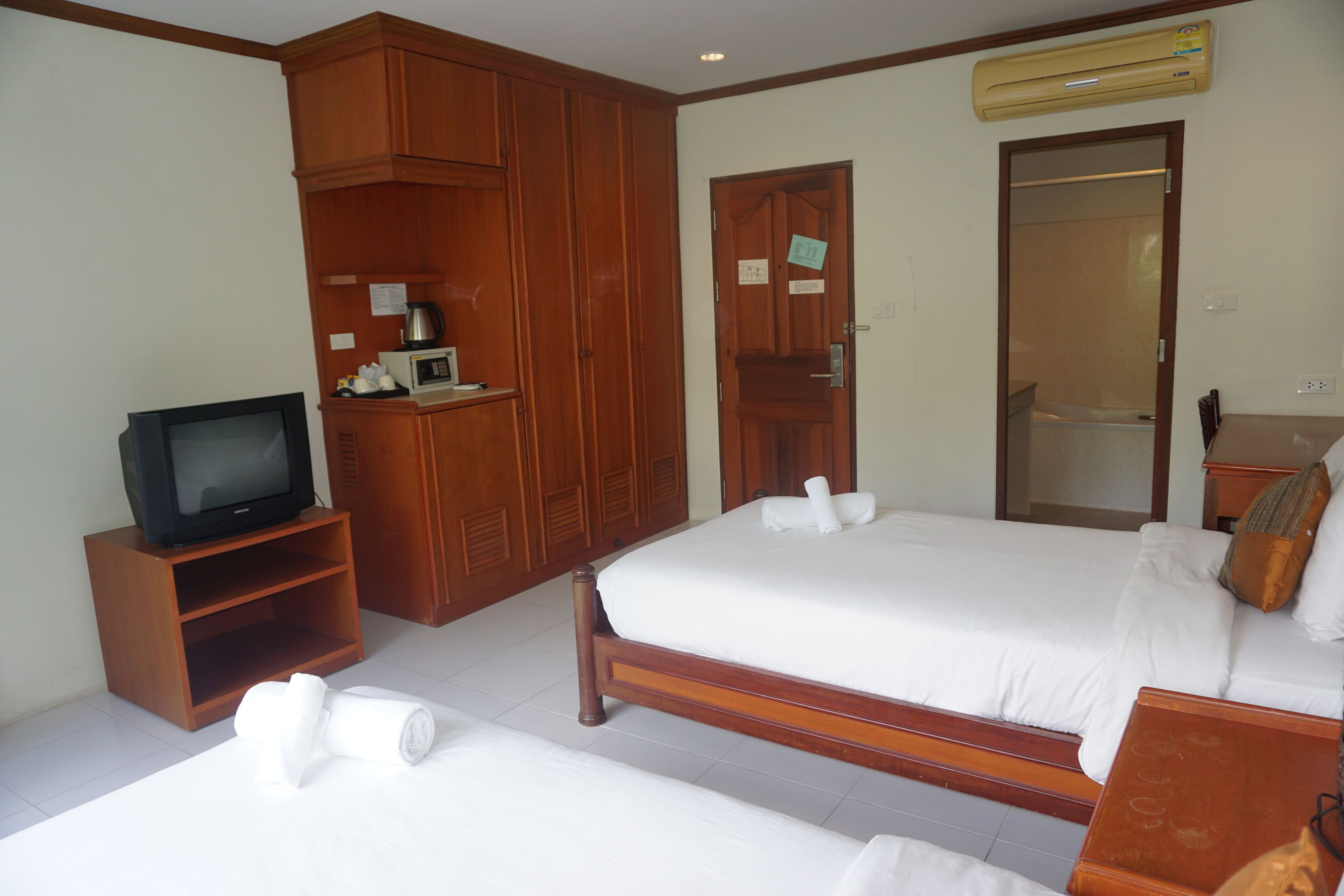 standard room, 2 single beds | premium bedding, minibar, in-room safe, individually furnished