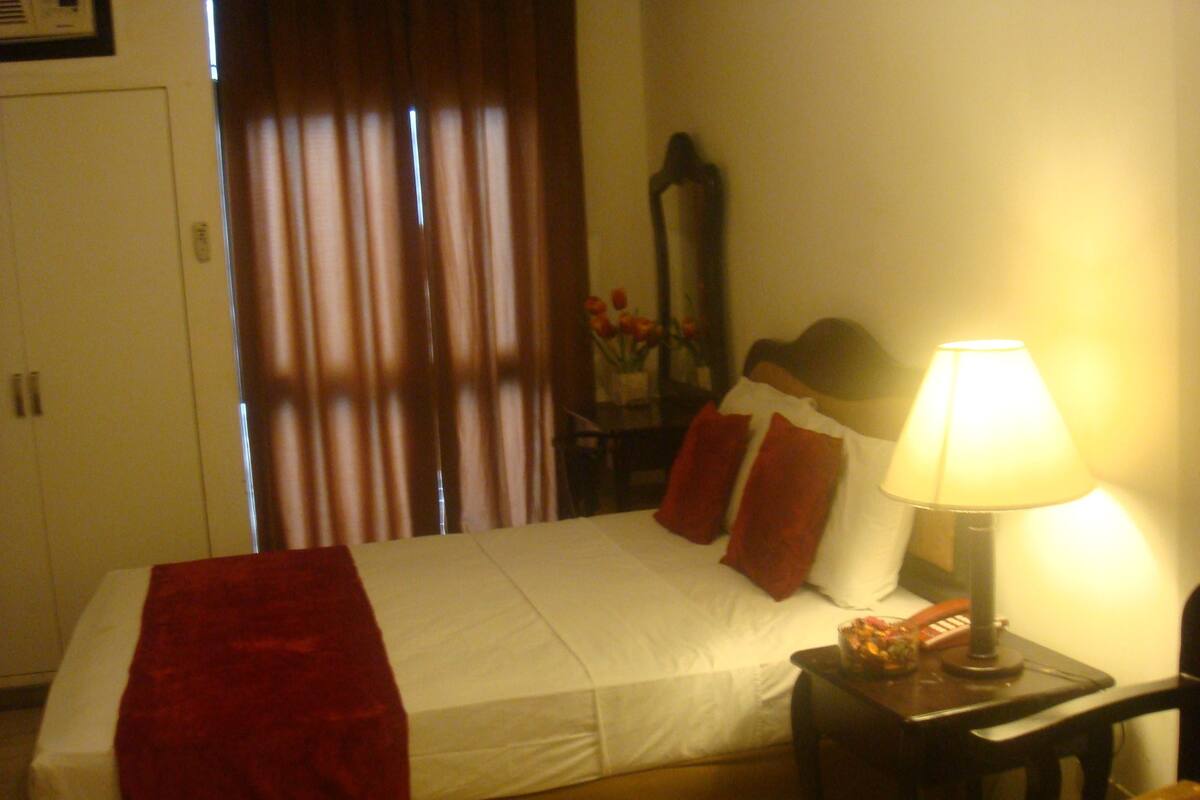 Deluxe Room | In-room safe, individually furnished, desk, blackout curtains