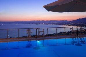 Piscine extérieure (ouverte en saison)