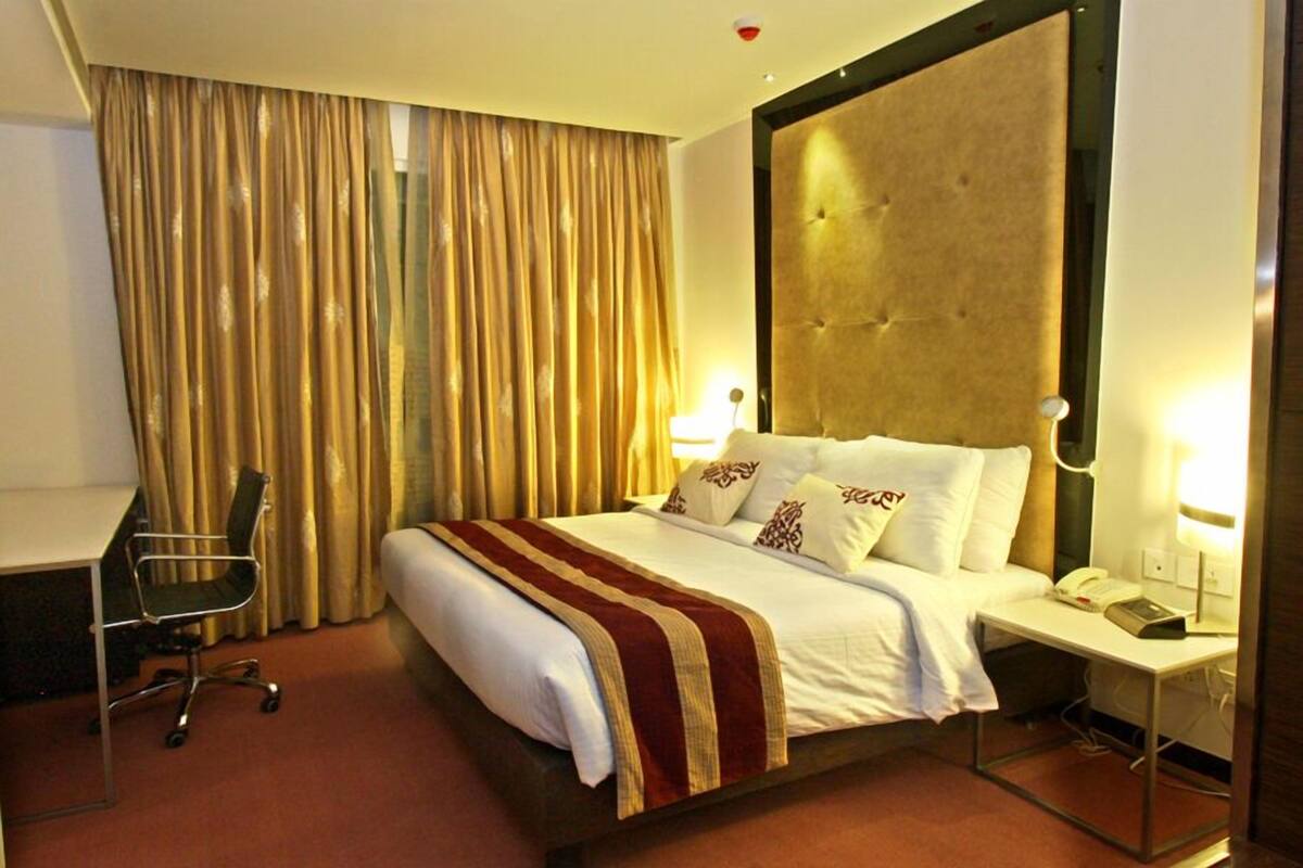 Suite, 1 lit double | Minibar, coffres-forts dans les chambres, fer et planche à repasser