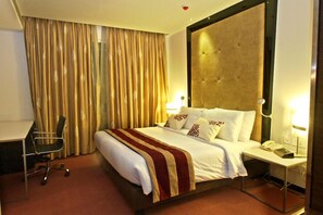 Suite, 1 Katil Kelamin (Double) | Bar mini, peti besi dalam bilik, seterika/papan seterika