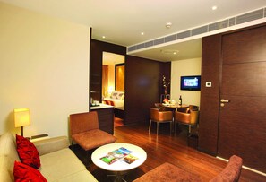 Suite, 1 Katil Kelamin (Double) | Ruang tamu | TV LCD, pemain DVD