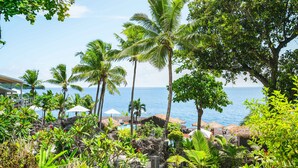 A tropical resort with a pool, palm trees, and a view of the ocean. - Scenic Matavai Resort Niue (Tamakautoga)