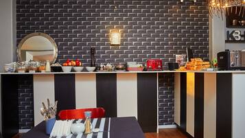 Daily continental breakfast (NZD 25 per person)