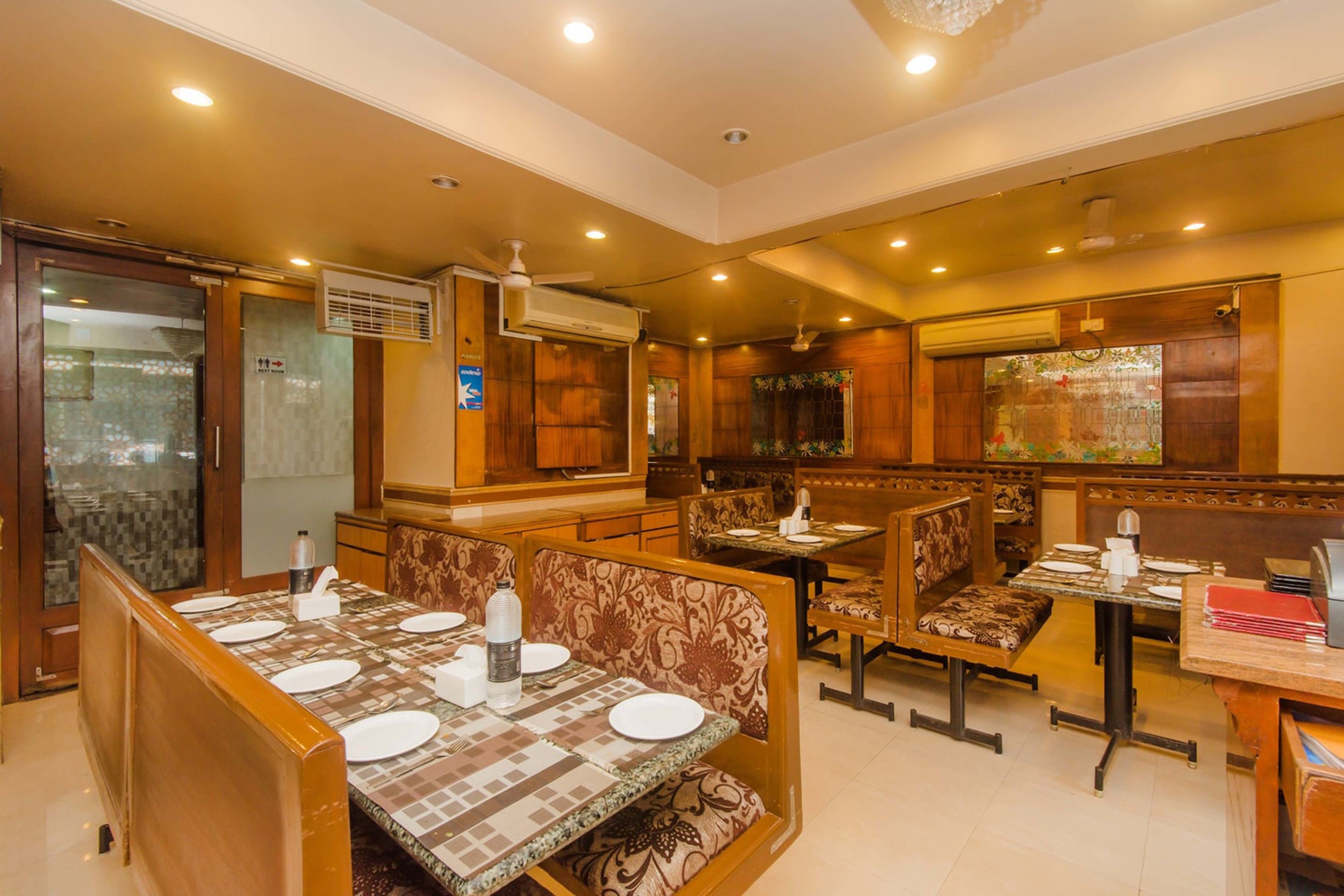 Breakfast, lunch and dinner served