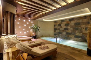 4 indoor pools, seasonal outdoor pool, pool umbrellas, pool loungers - Almira Hotel Thermal Spa & Convention Center (Bursa)