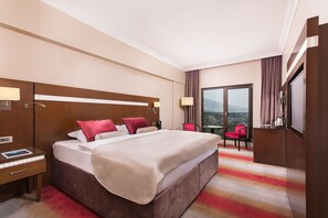 Premium bedding, down duvets, free minibar items, in-room safe