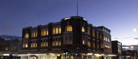 Façade de l’hébergement - soirée/nuit