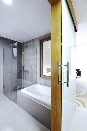 Executive Room, 2 Twin Beds, Non Smoking | Bathroom | Hair dryer, bathrobes, slippers, towels - Ramada by Wyndham Podgorica (Podgorica)